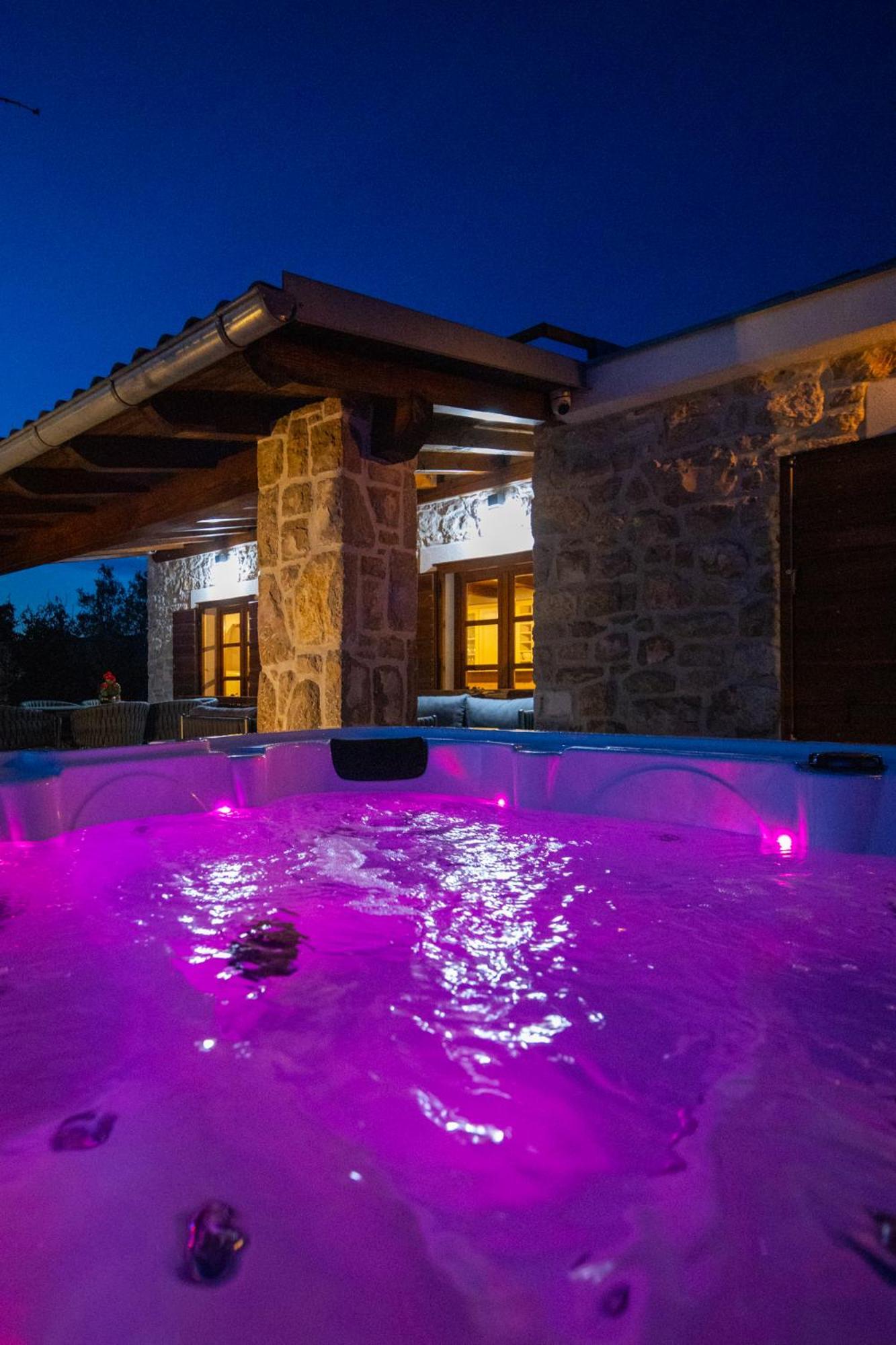 Holiday Home Svemir Drage Exterior foto