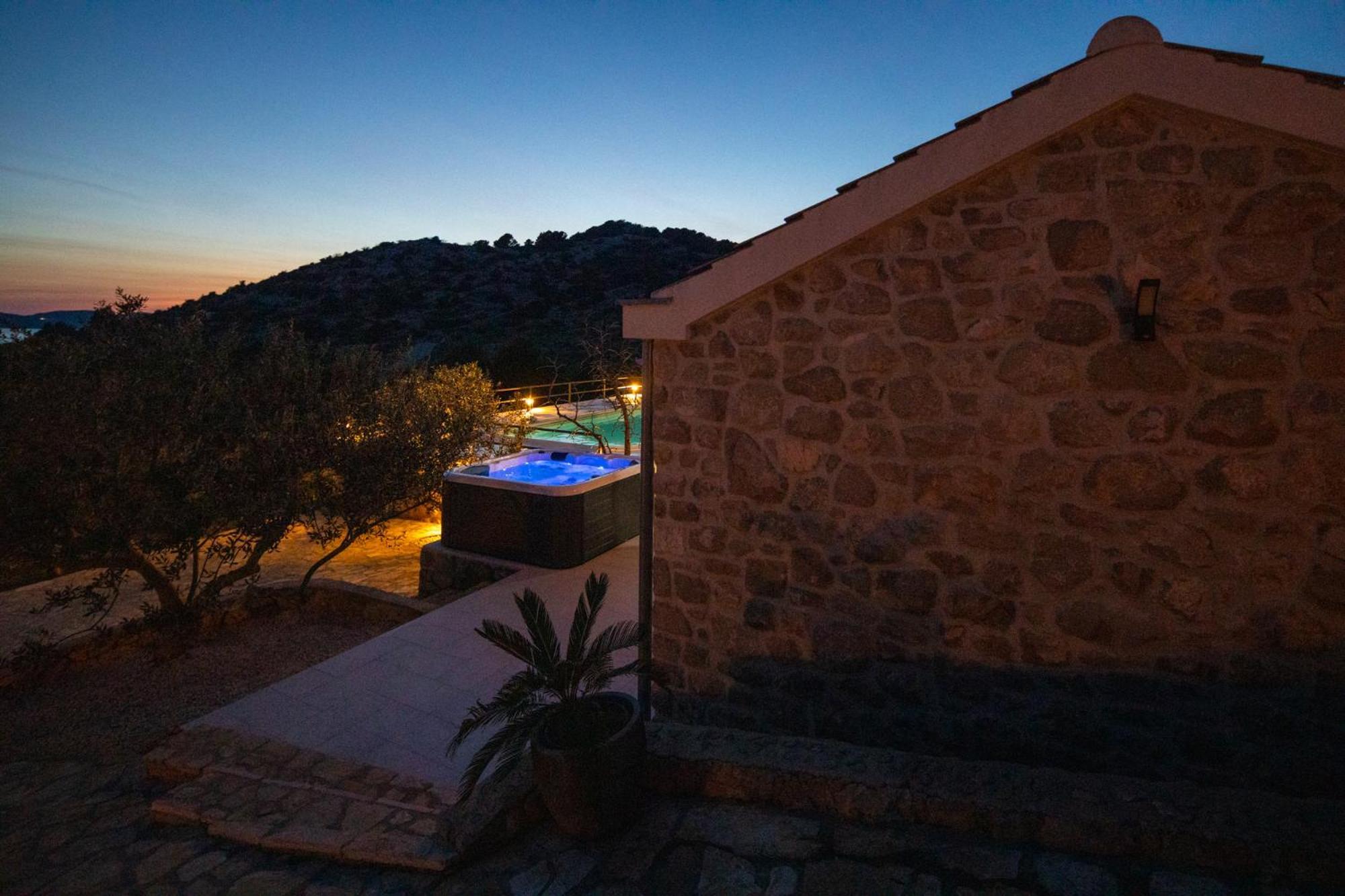 Holiday Home Svemir Drage Exterior foto