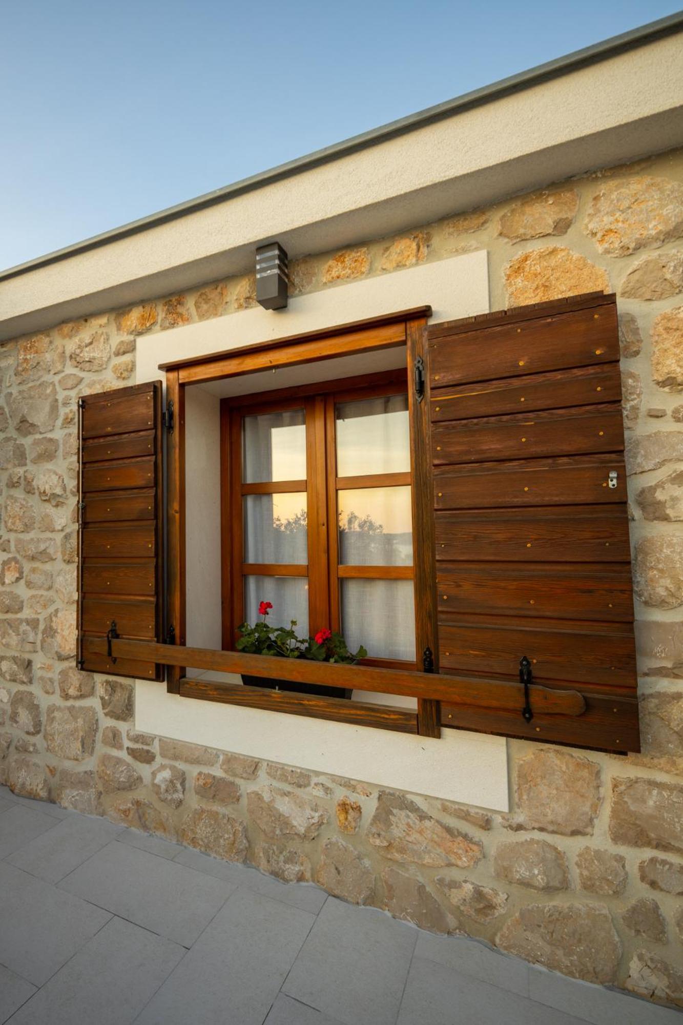 Holiday Home Svemir Drage Exterior foto