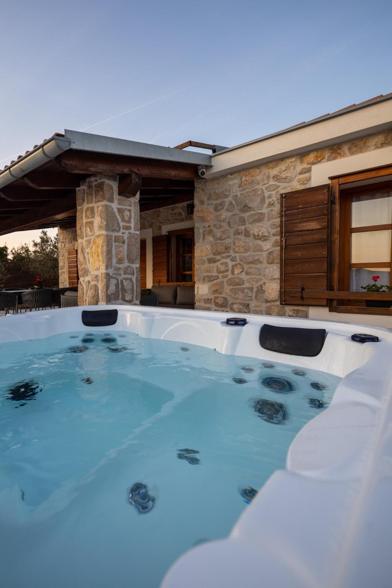 Holiday Home Svemir Drage Exterior foto