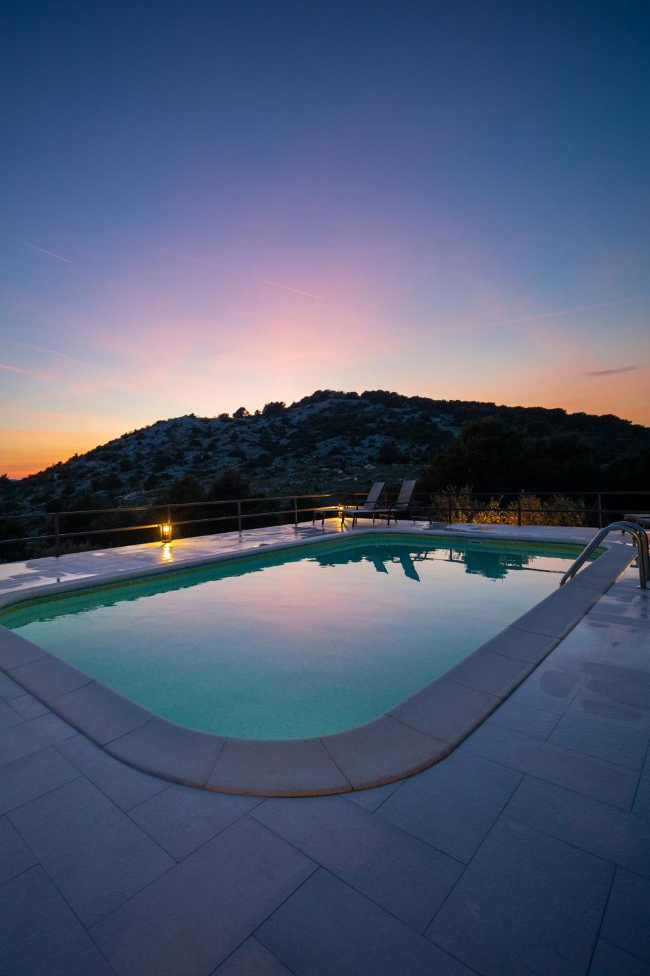 Holiday Home Svemir Drage Exterior foto